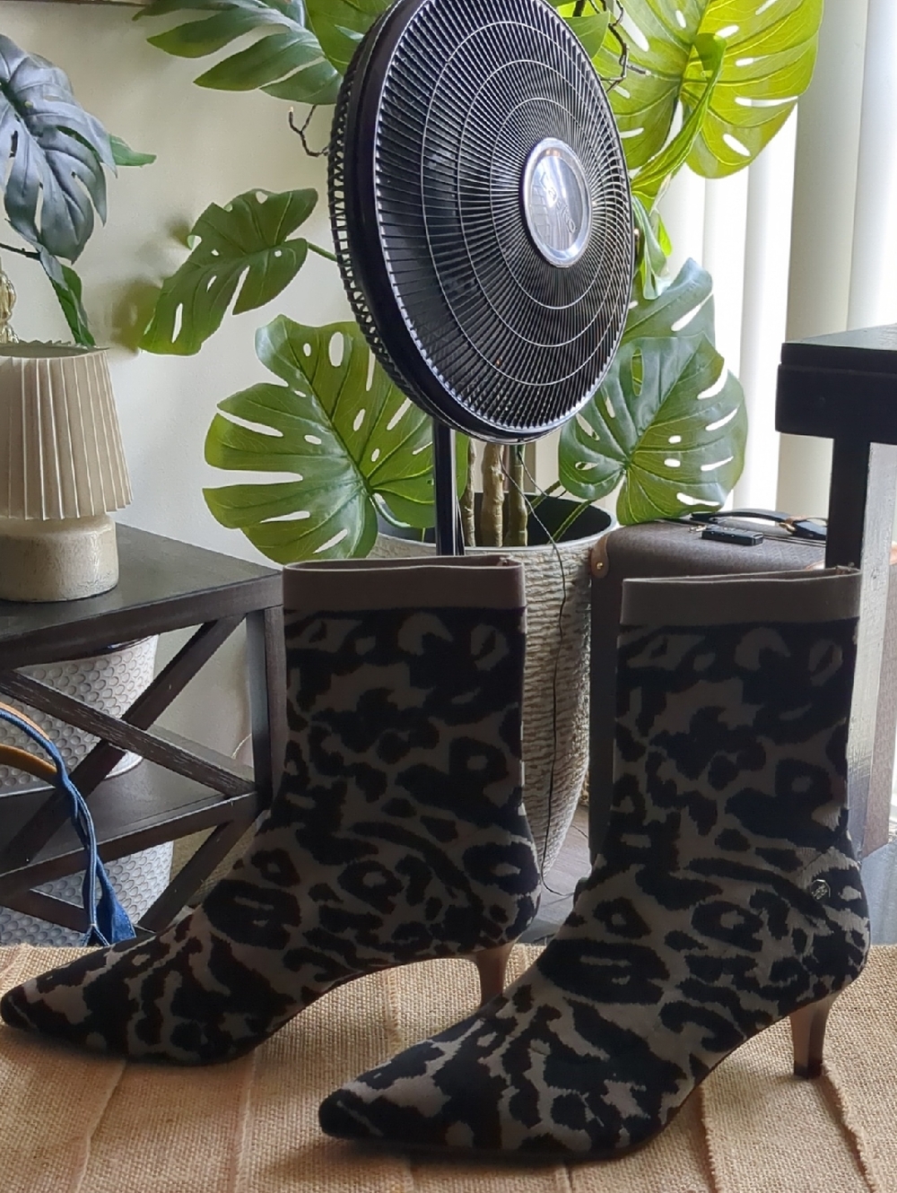 🩶Louise et Cie Grey  Leopard Print Ankle Boots With Brown 2.5 Inch Heels